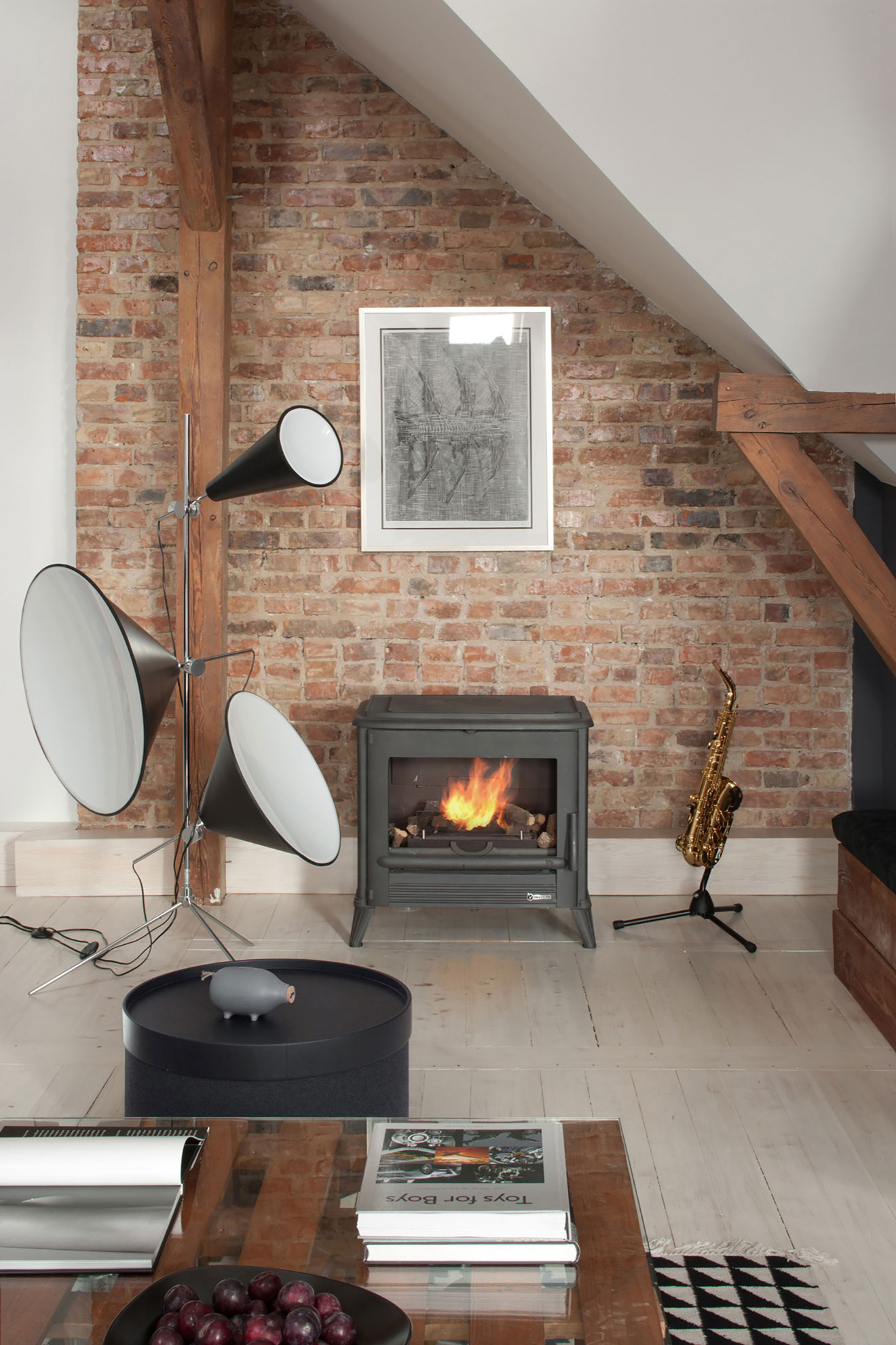 A Spacious Apartment with Beauty of Brick Walls and Timber Structure in Poznań, Poland by Cuns Studio (4)