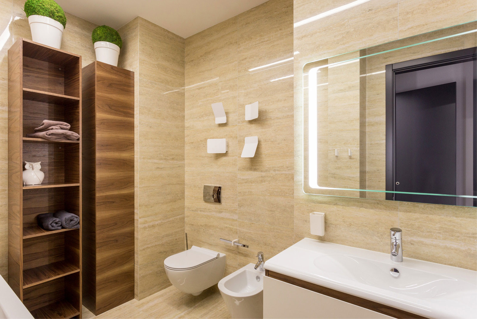 A Spacious Modern Apartment with Blue and White Accents in Kharkov by SVOYA Studio (15)