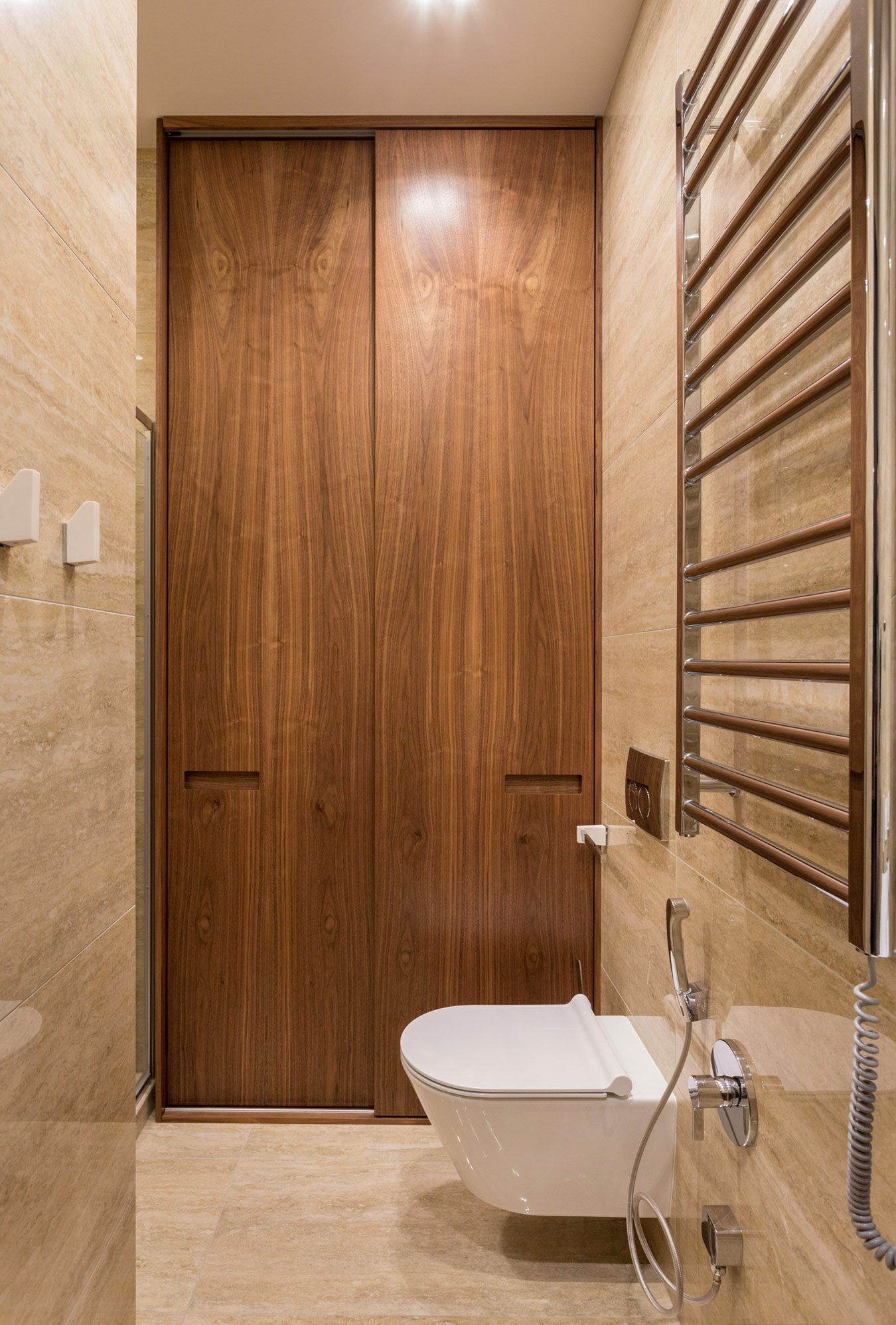A Spacious Modern Apartment with Blue and White Accents in Kharkov by SVOYA Studio (16)