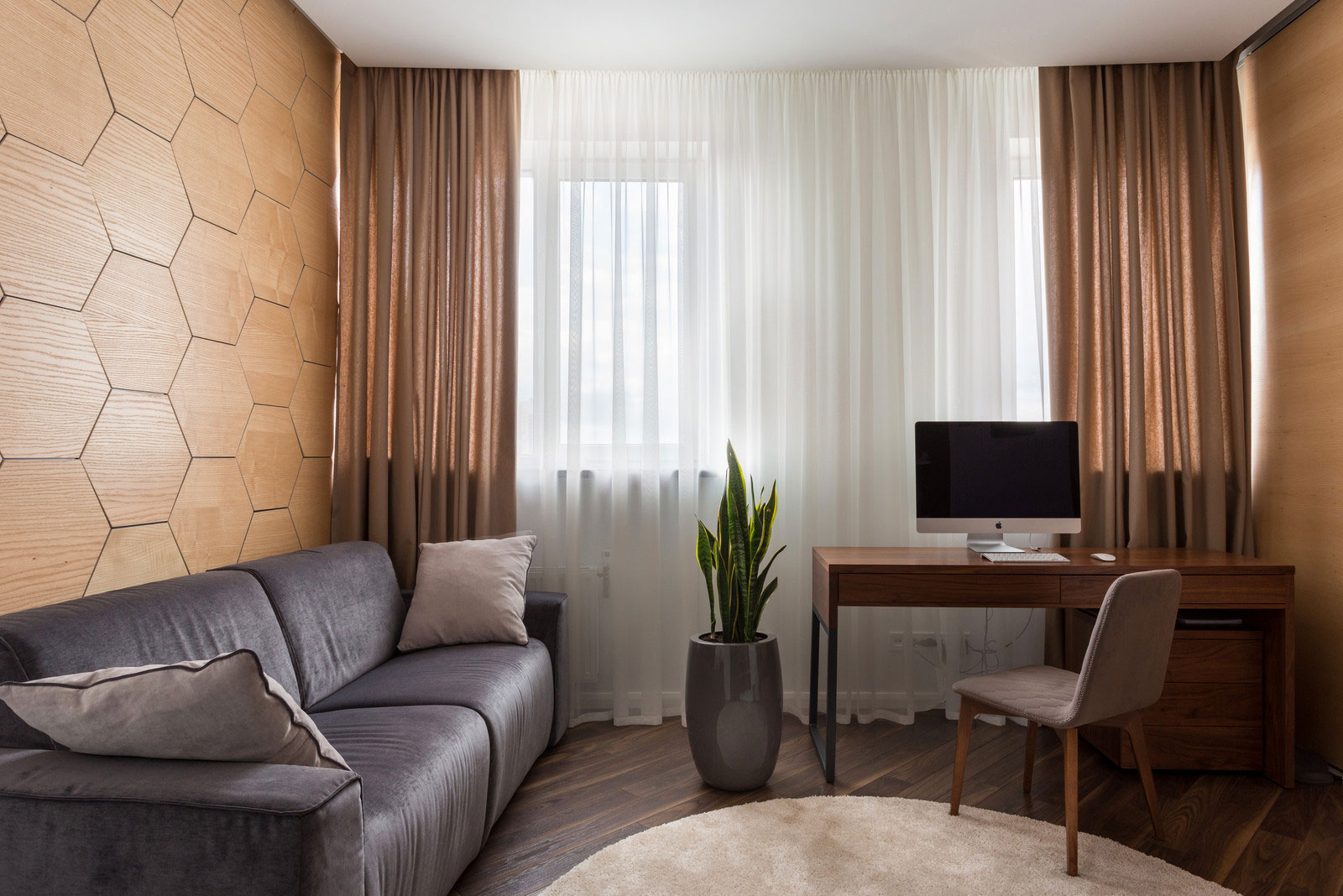 A Spacious Modern Apartment with Blue and White Accents in Kharkov by SVOYA Studio (17)