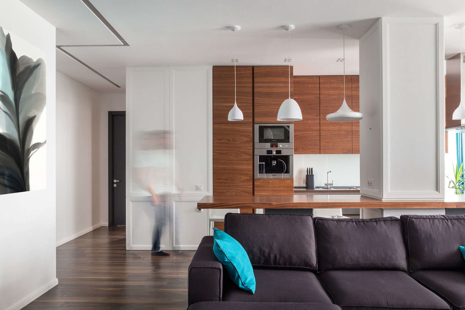 A Spacious Modern Apartment with Blue and White Accents in Kharkov by SVOYA Studio (4)