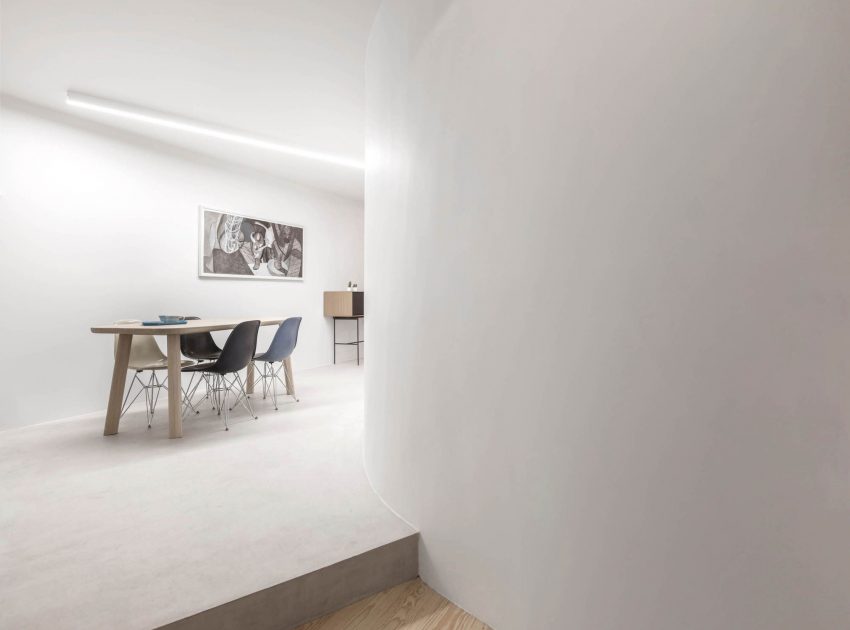 A Spacious Contemporary Apartment Framed by a Semi-Circular Wall in Lisbon by Fala Atelier (19)