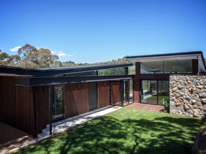 A Spacious Contemporary Home of Stone and Steel Built Above a River in Melbourne, Australia by Alexandra Buchanan Architecture (1)