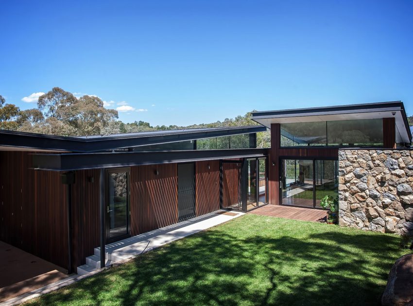 A Spacious Contemporary Home of Stone and Steel Built Above a River in Melbourne, Australia by Alexandra Buchanan Architecture (1)