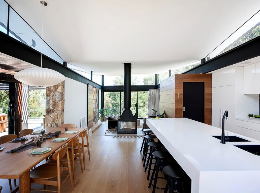 A Spacious Contemporary Home of Stone and Steel Built Above a River in Melbourne, Australia by Alexandra Buchanan Architecture (15)