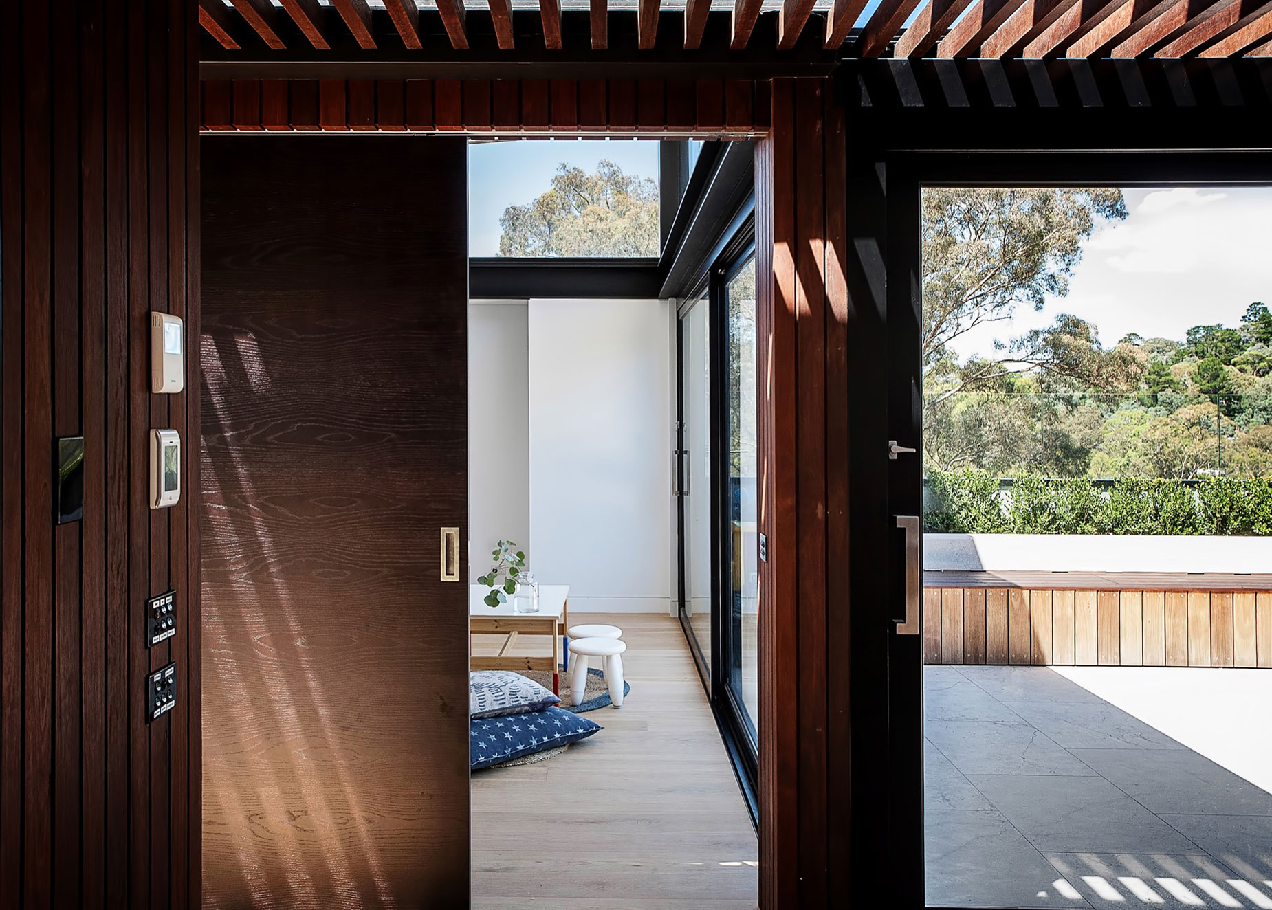 A Spacious Contemporary Home of Stone and Steel Built Above a River in Melbourne, Australia by Alexandra Buchanan Architecture (18)
