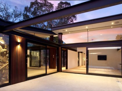 A Spacious Contemporary Home of Stone and Steel Built Above a River in Melbourne, Australia by Alexandra Buchanan Architecture (22)