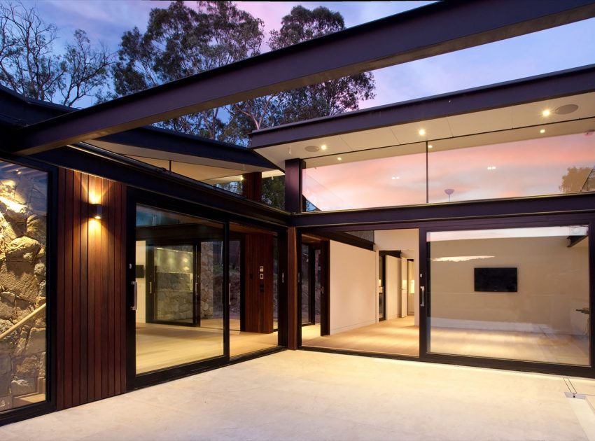 A Spacious Contemporary Home of Stone and Steel Built Above a River in Melbourne, Australia by Alexandra Buchanan Architecture (22)