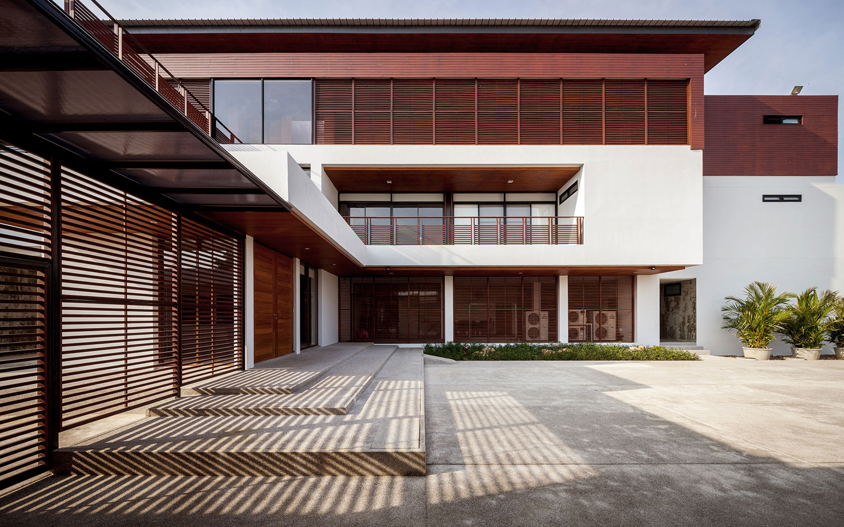 A Spacious Contemporary Home with Warm Atmosphere in Chon Buri, Thailand by Junsekino Architect and Design (1)