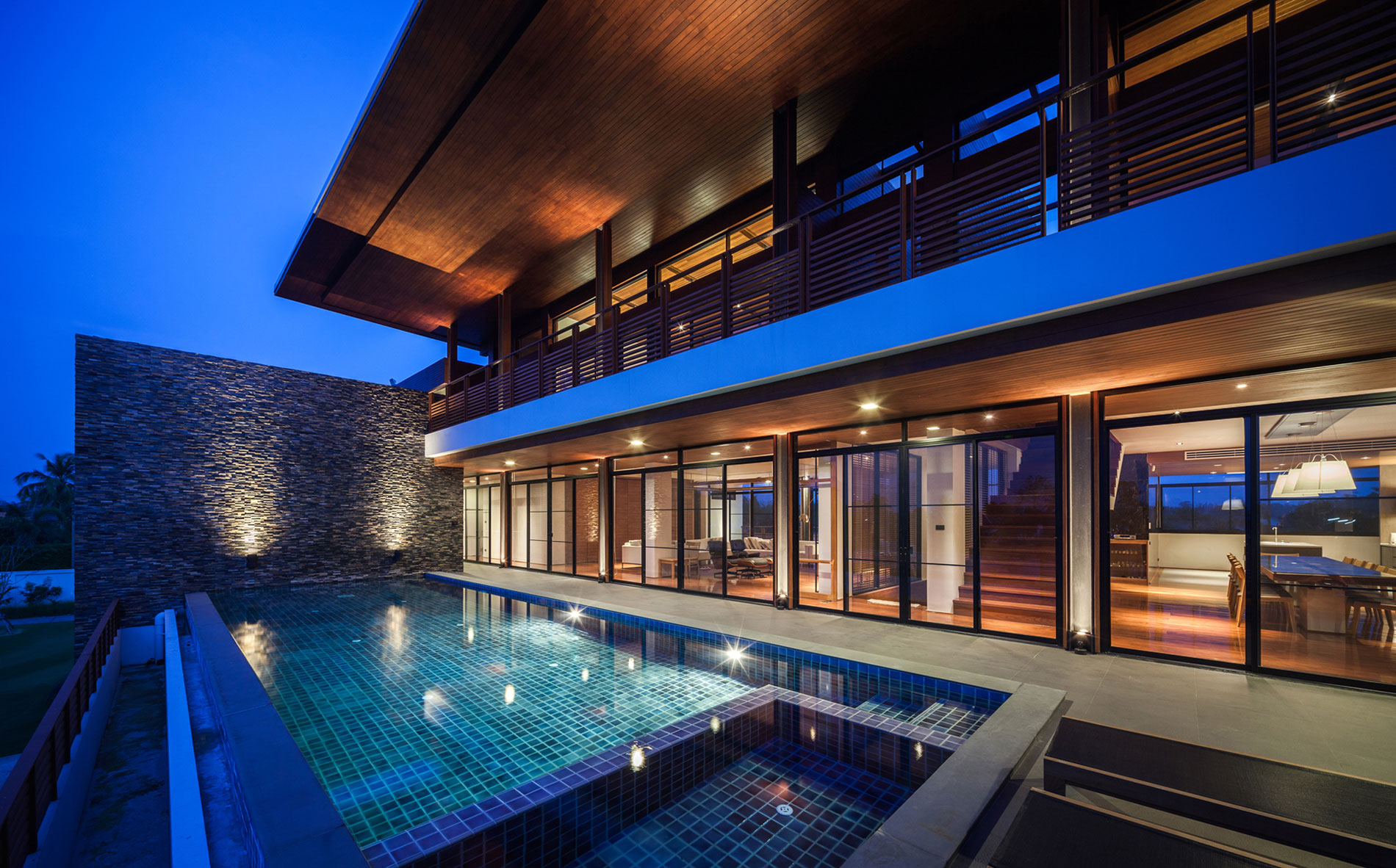 A Spacious Contemporary Home with Warm Atmosphere in Chon Buri, Thailand by Junsekino Architect and Design (11)