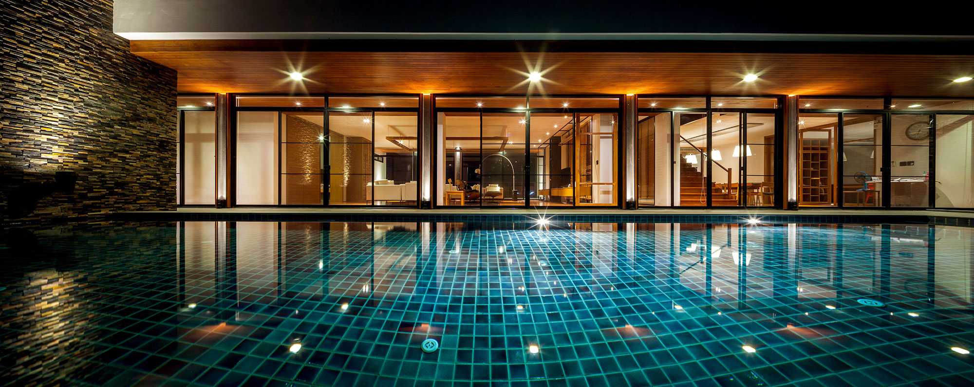 A Spacious Contemporary Home with Warm Atmosphere in Chon Buri, Thailand by Junsekino Architect and Design (12)