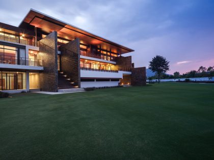 A Spacious Contemporary Home with Warm Atmosphere in Chon Buri, Thailand by Junsekino Architect and Design (13)