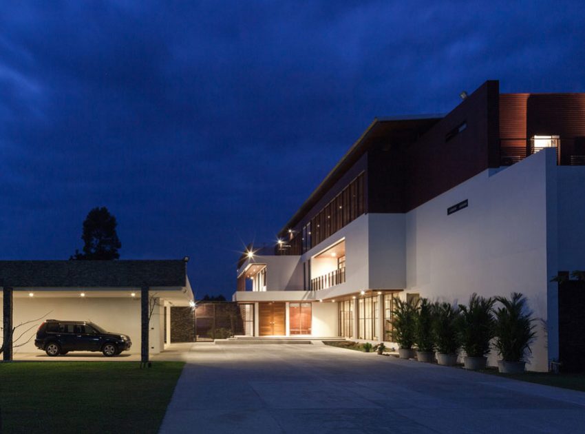 A Spacious Contemporary Home with Warm Atmosphere in Chon Buri, Thailand by Junsekino Architect and Design (14)