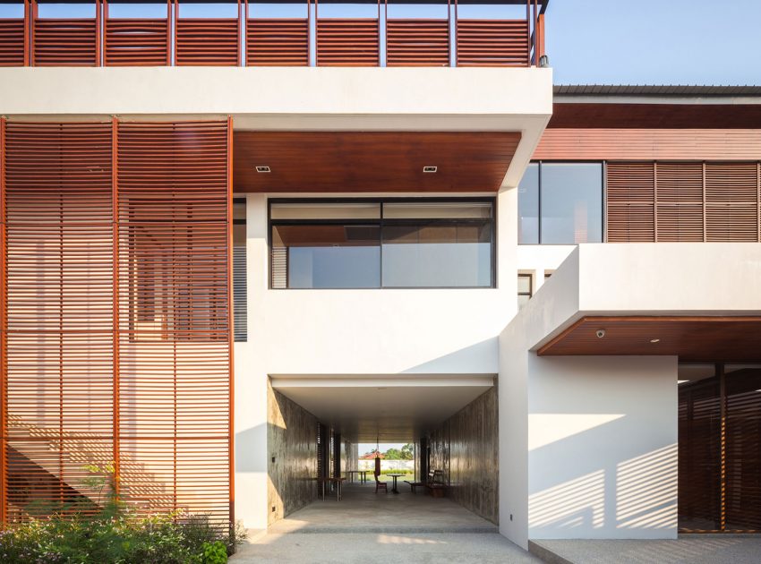 A Spacious Contemporary Home with Warm Atmosphere in Chon Buri, Thailand by Junsekino Architect and Design (2)