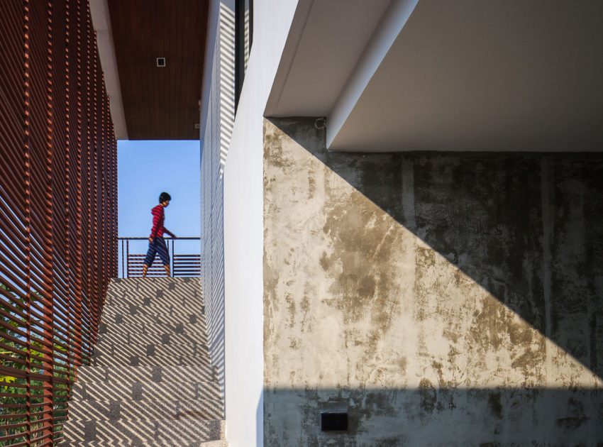 A Spacious Contemporary Home with Warm Atmosphere in Chon Buri, Thailand by Junsekino Architect and Design (5)