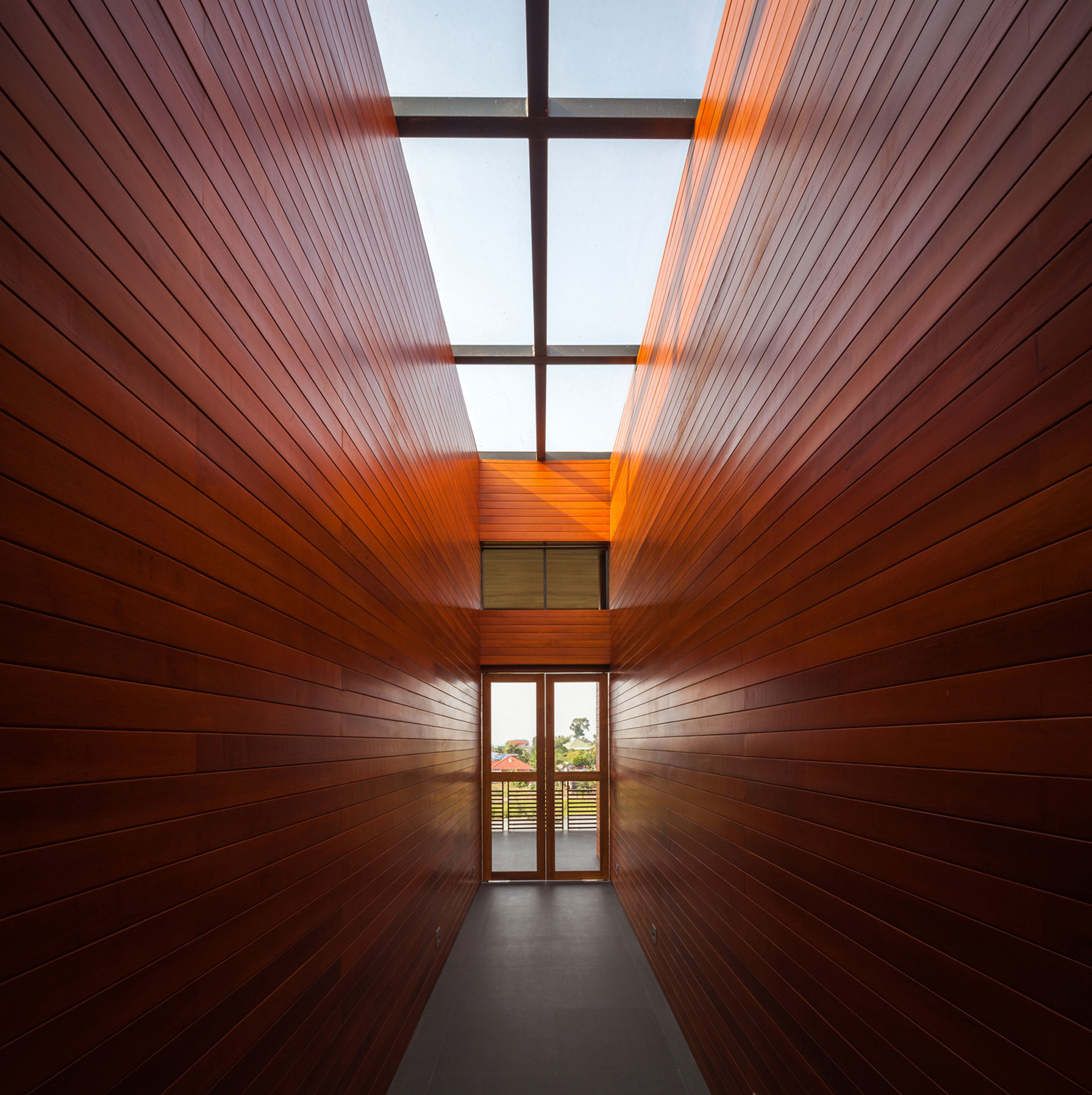 A Spacious Contemporary Home with Warm Atmosphere in Chon Buri, Thailand by Junsekino Architect and Design (9)