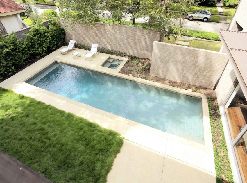 A Spacious Contemporary Home with an Eye-Catching Interior in Southampton by Stern and Bucek Architects (2)