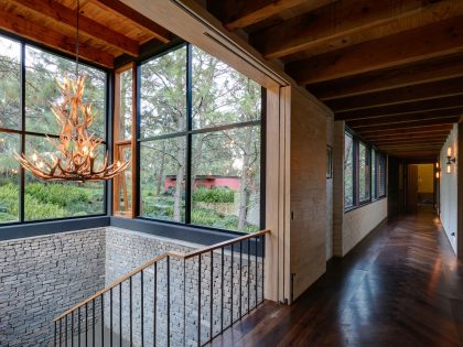 A Spacious Home with a Modern Take of Traditional Elements in the Forest of Tapalpa, Mexico by Andrés Escobar Taller Arquitectónica (10)