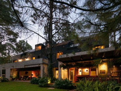 A Spacious Home with a Modern Take of Traditional Elements in the Forest of Tapalpa, Mexico by Andrés Escobar Taller Arquitectónica (12)