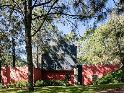 A Spacious Home with a Modern Take of Traditional Elements in the Forest of Tapalpa, Mexico by Andrés Escobar Taller Arquitectónica (6)