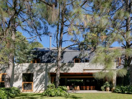 A Spacious Home with a Modern Take of Traditional Elements in the Forest of Tapalpa, Mexico by Andrés Escobar Taller Arquitectónica (8)