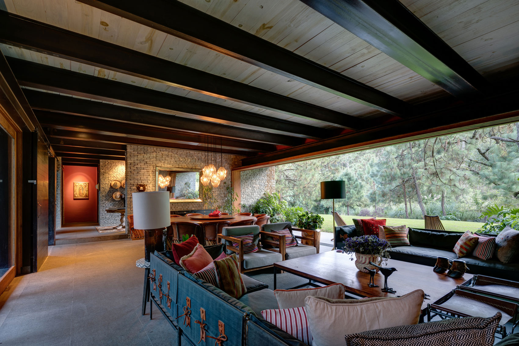 A Spacious Home with a Modern Take of Traditional Elements in the Forest of Tapalpa, Mexico by Andrés Escobar Taller Arquitectónica (9)