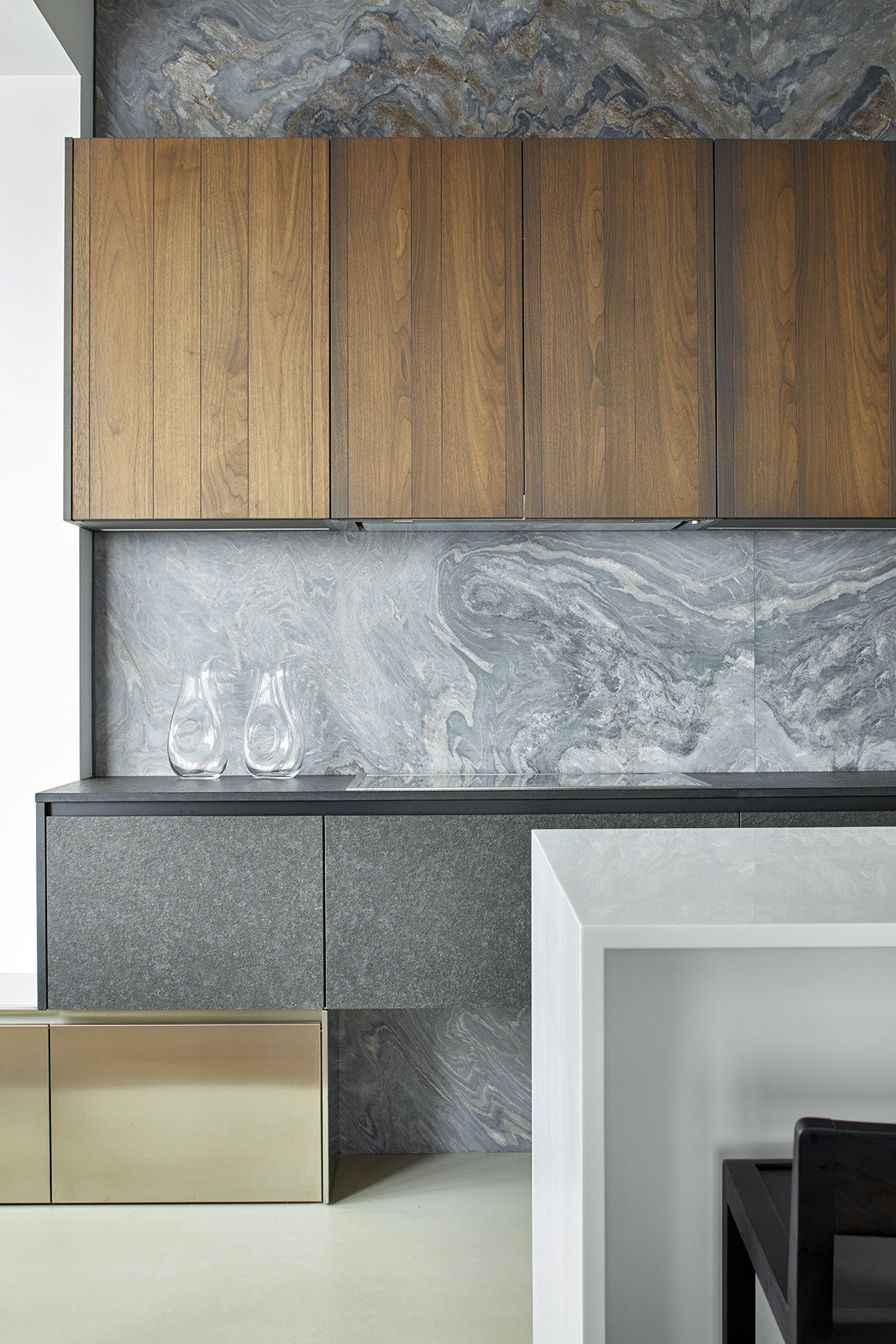 A Spacious Modern Apartment with Panoramic Views of Moscow by Alexandra Fedorova (11)