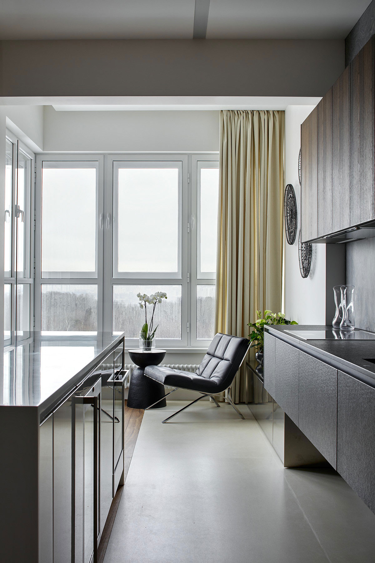 A Spacious Modern Apartment with Panoramic Views of Moscow by Alexandra Fedorova (14)