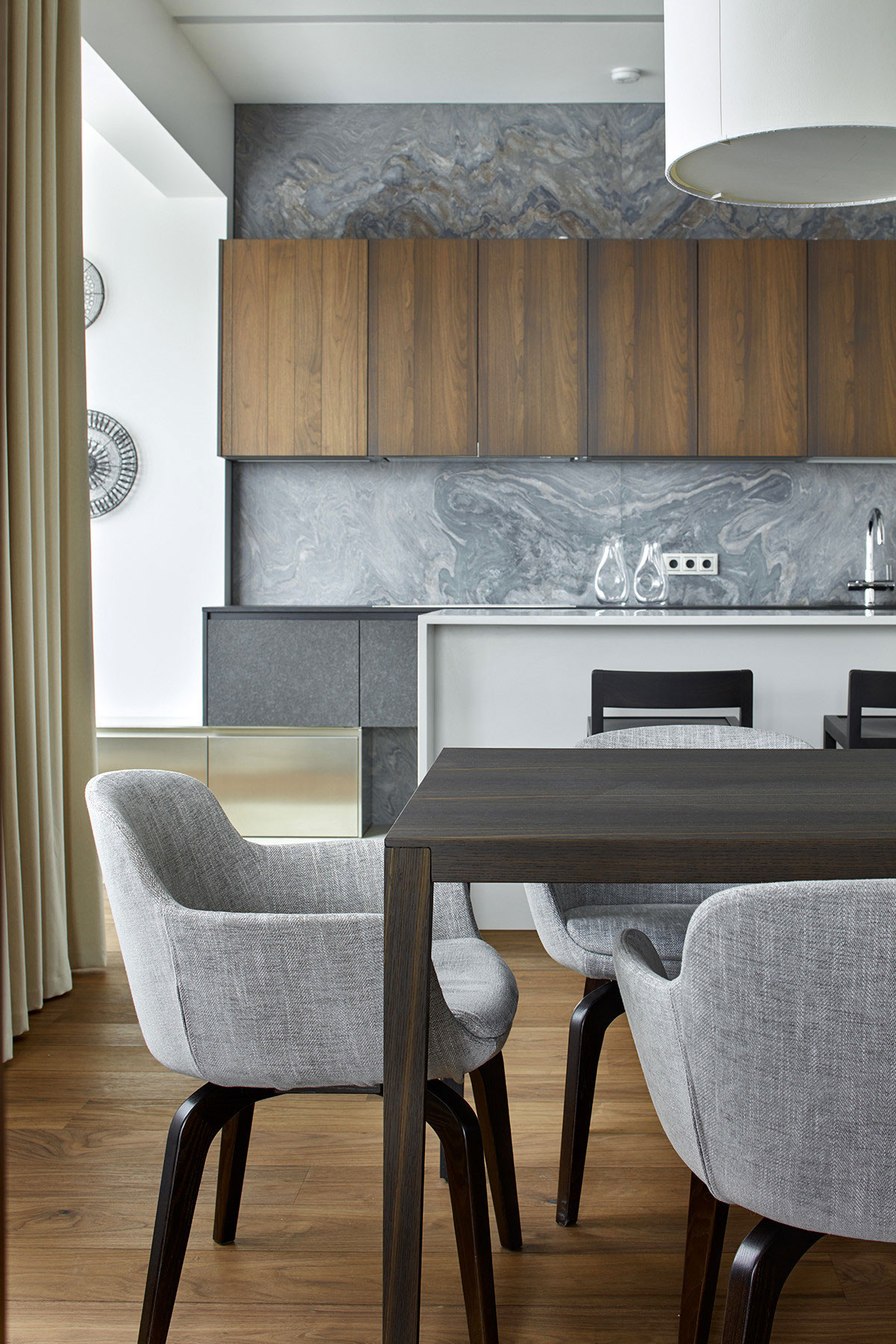 A Spacious Modern Apartment with Panoramic Views of Moscow by Alexandra Fedorova (19)