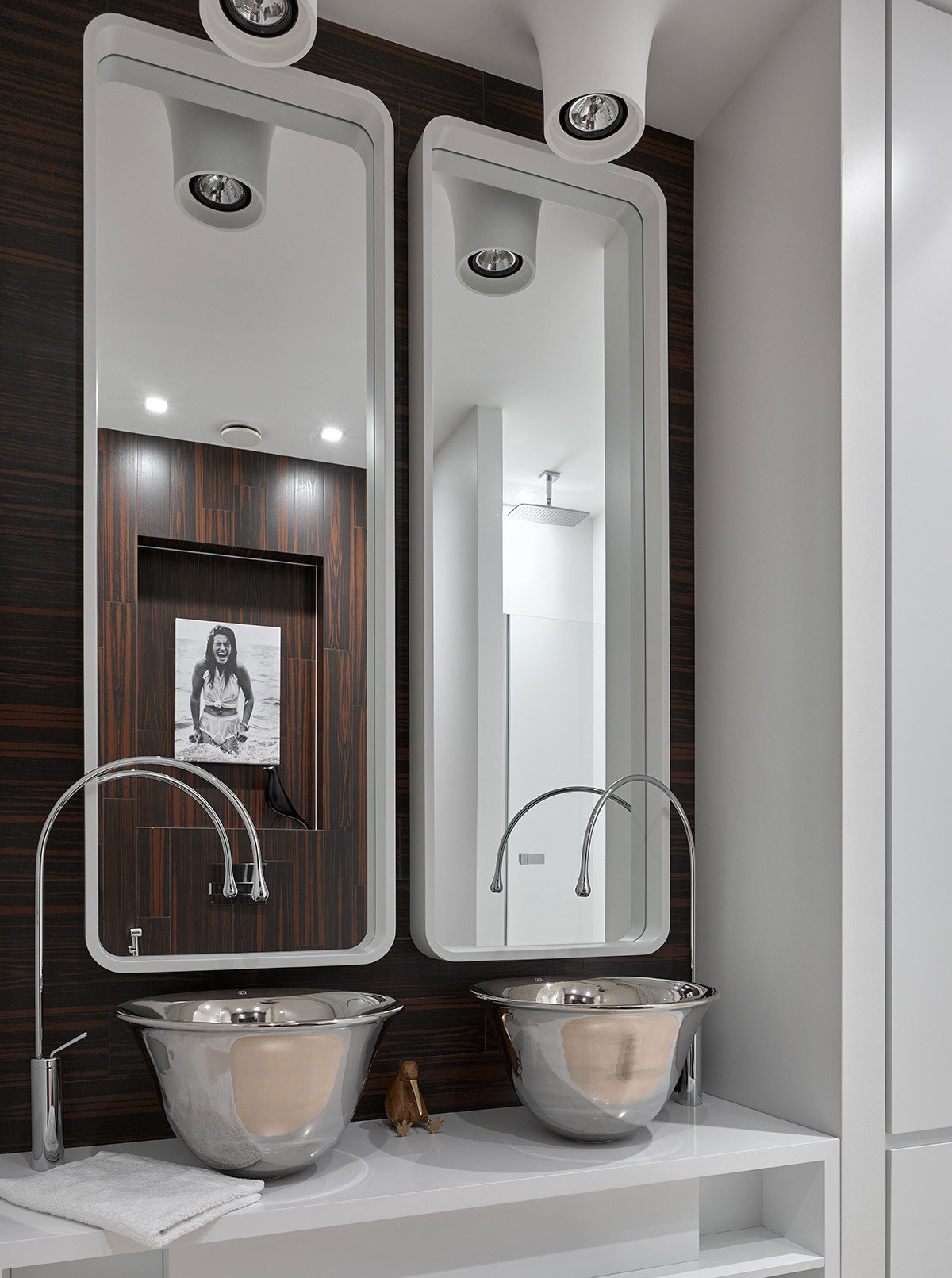 A Spacious Modern Apartment with Panoramic Views of Moscow by Alexandra Fedorova (34)
