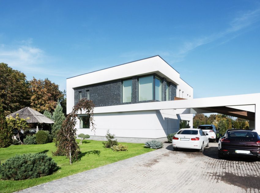 A Spacious and Comfortable Modern House in Dnipropetrovsk Oblast, Ukraine by Azovskiy & Pahomova architects (1)