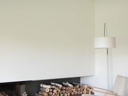 A Spacious and Comfortable Modern House in Dnipropetrovsk Oblast, Ukraine by Azovskiy & Pahomova architects (12)