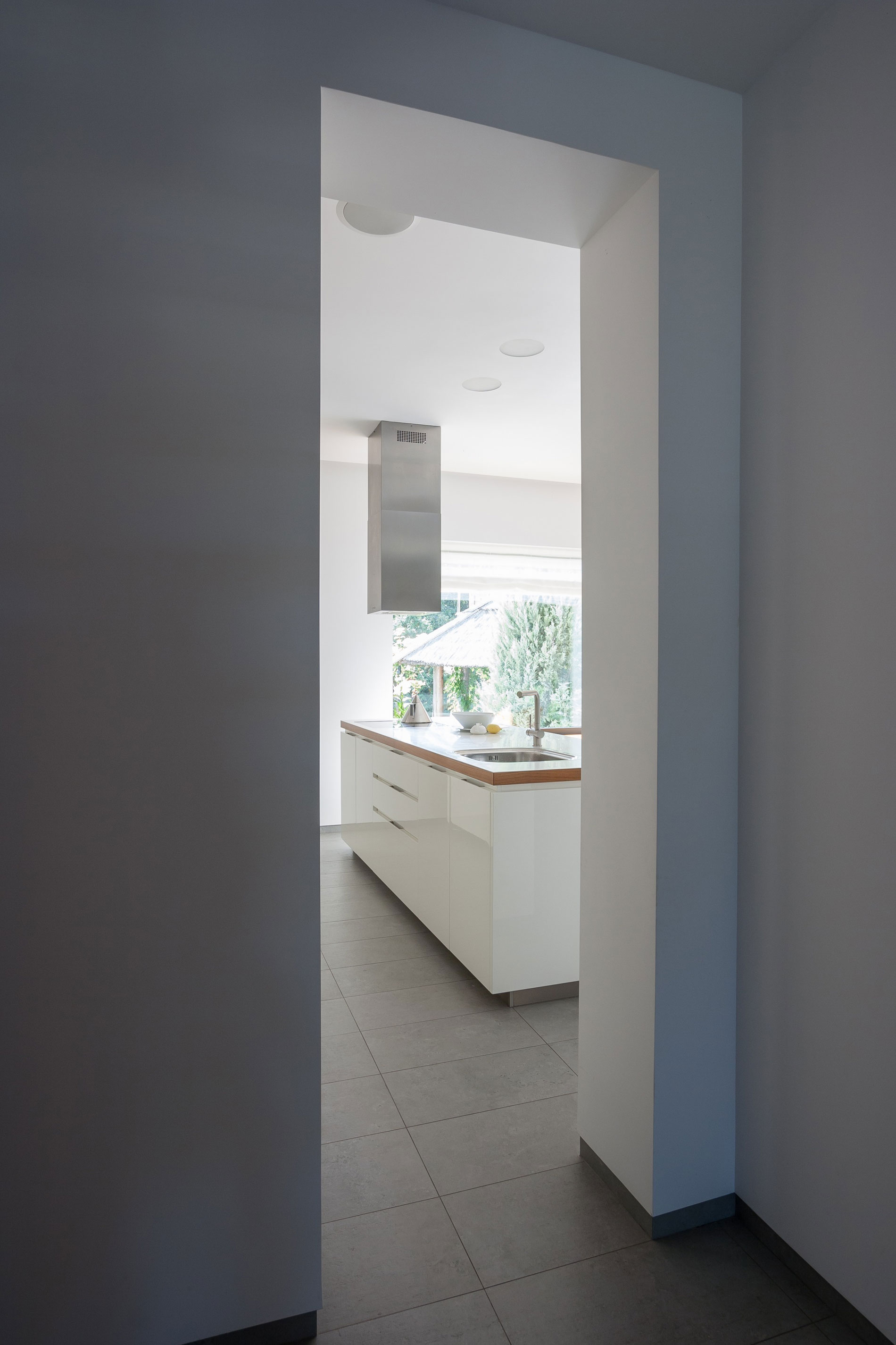 A Spacious and Comfortable Modern House in Dnipropetrovsk Oblast, Ukraine by Azovskiy & Pahomova architects (13)