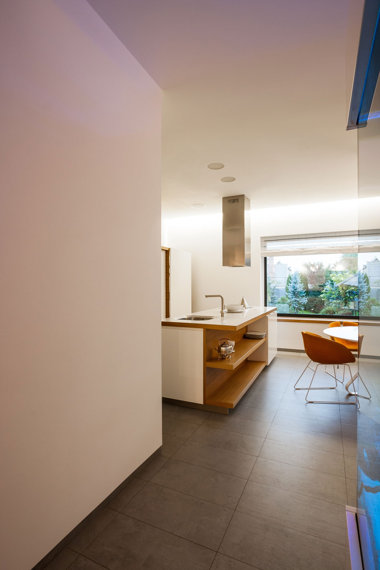 A Spacious and Comfortable Modern House in Dnipropetrovsk Oblast, Ukraine by Azovskiy & Pahomova architects (14)