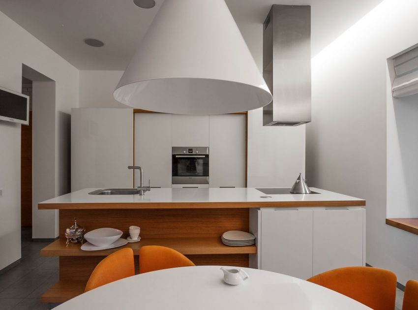 A Spacious and Comfortable Modern House in Dnipropetrovsk Oblast, Ukraine by Azovskiy & Pahomova architects (15)