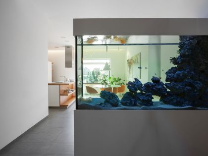 A Spacious and Comfortable Modern House in Dnipropetrovsk Oblast, Ukraine by Azovskiy & Pahomova architects (16)