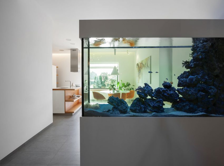 A Spacious and Comfortable Modern House in Dnipropetrovsk Oblast, Ukraine by Azovskiy & Pahomova architects (16)