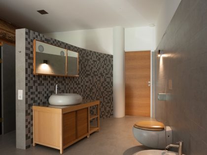 A Spacious and Comfortable Modern House in Dnipropetrovsk Oblast, Ukraine by Azovskiy & Pahomova architects (22)