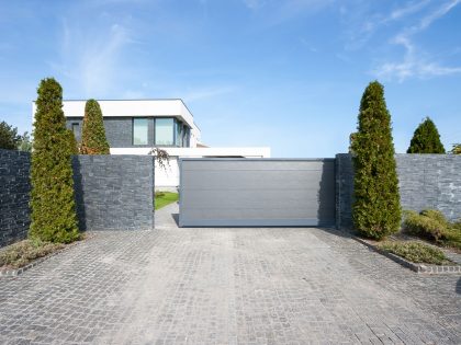 A Spacious and Comfortable Modern House in Dnipropetrovsk Oblast, Ukraine by Azovskiy & Pahomova architects (4)