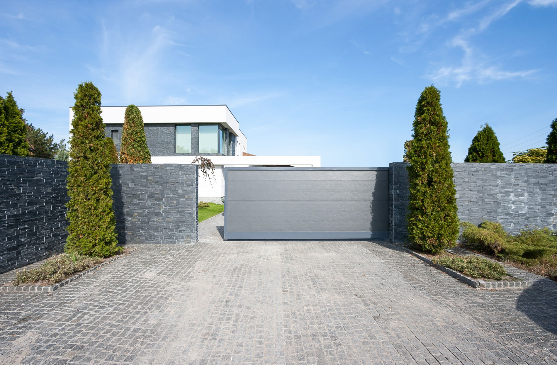 A Spacious and Comfortable Modern House in Dnipropetrovsk Oblast, Ukraine by Azovskiy & Pahomova architects (4)