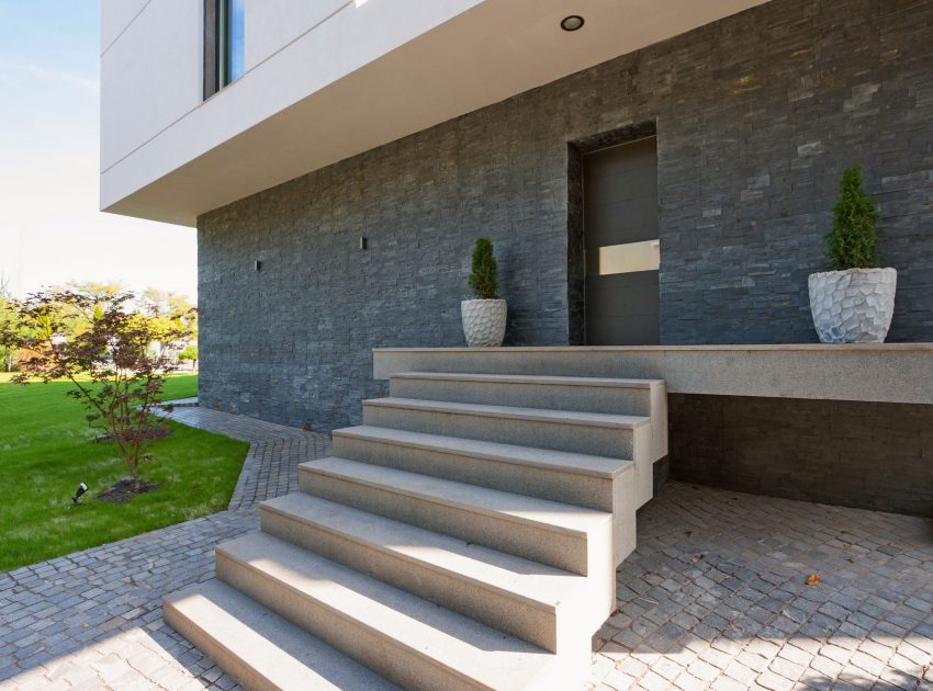 A Spacious and Comfortable Modern House in Dnipropetrovsk Oblast, Ukraine by Azovskiy & Pahomova architects (6)