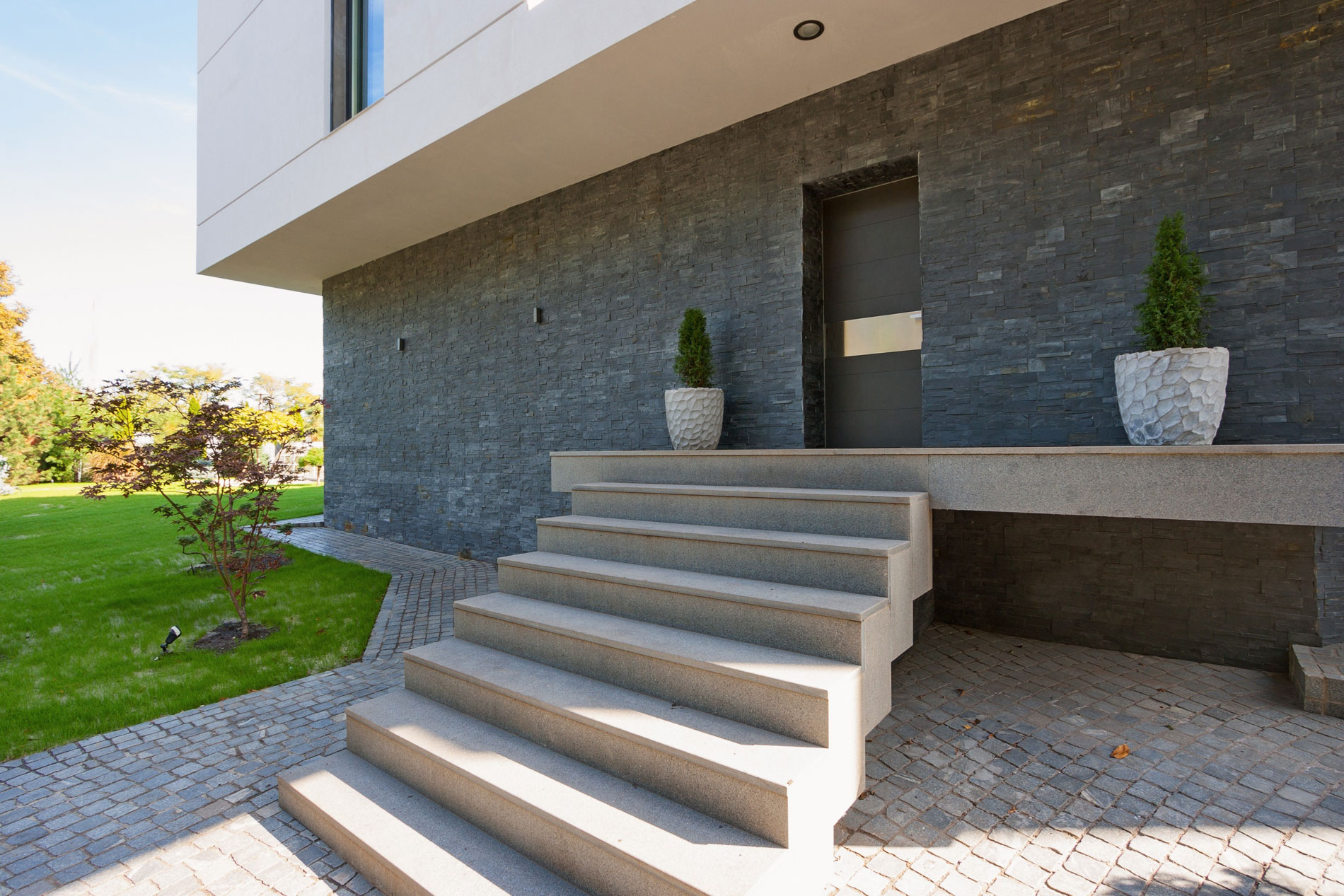 A Spacious and Comfortable Modern House in Dnipropetrovsk Oblast, Ukraine by Azovskiy & Pahomova architects (6)