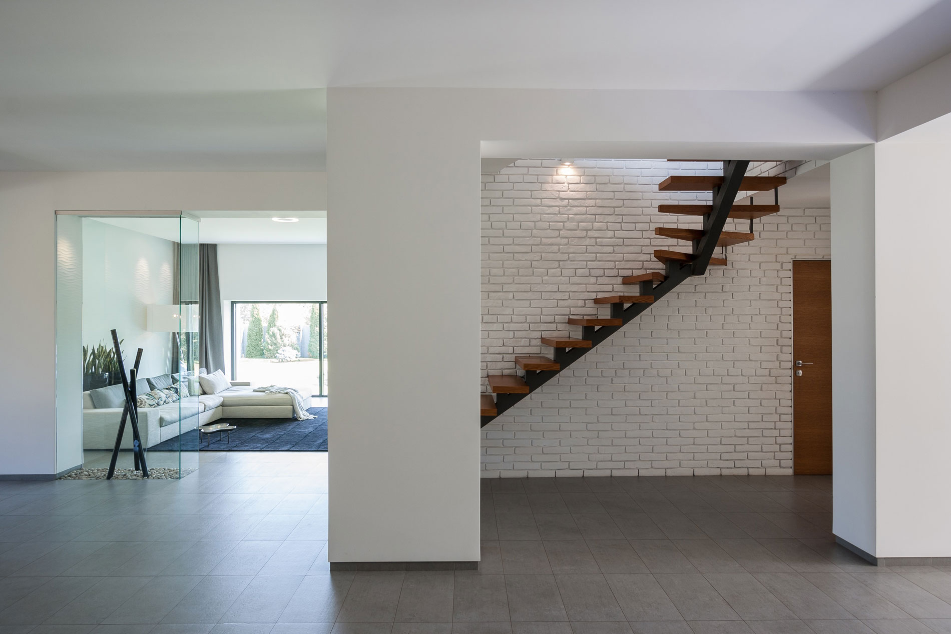 A Spacious and Comfortable Modern House in Dnipropetrovsk Oblast, Ukraine by Azovskiy & Pahomova architects (7)