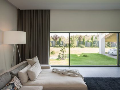 A Spacious and Comfortable Modern House in Dnipropetrovsk Oblast, Ukraine by Azovskiy & Pahomova architects (9)