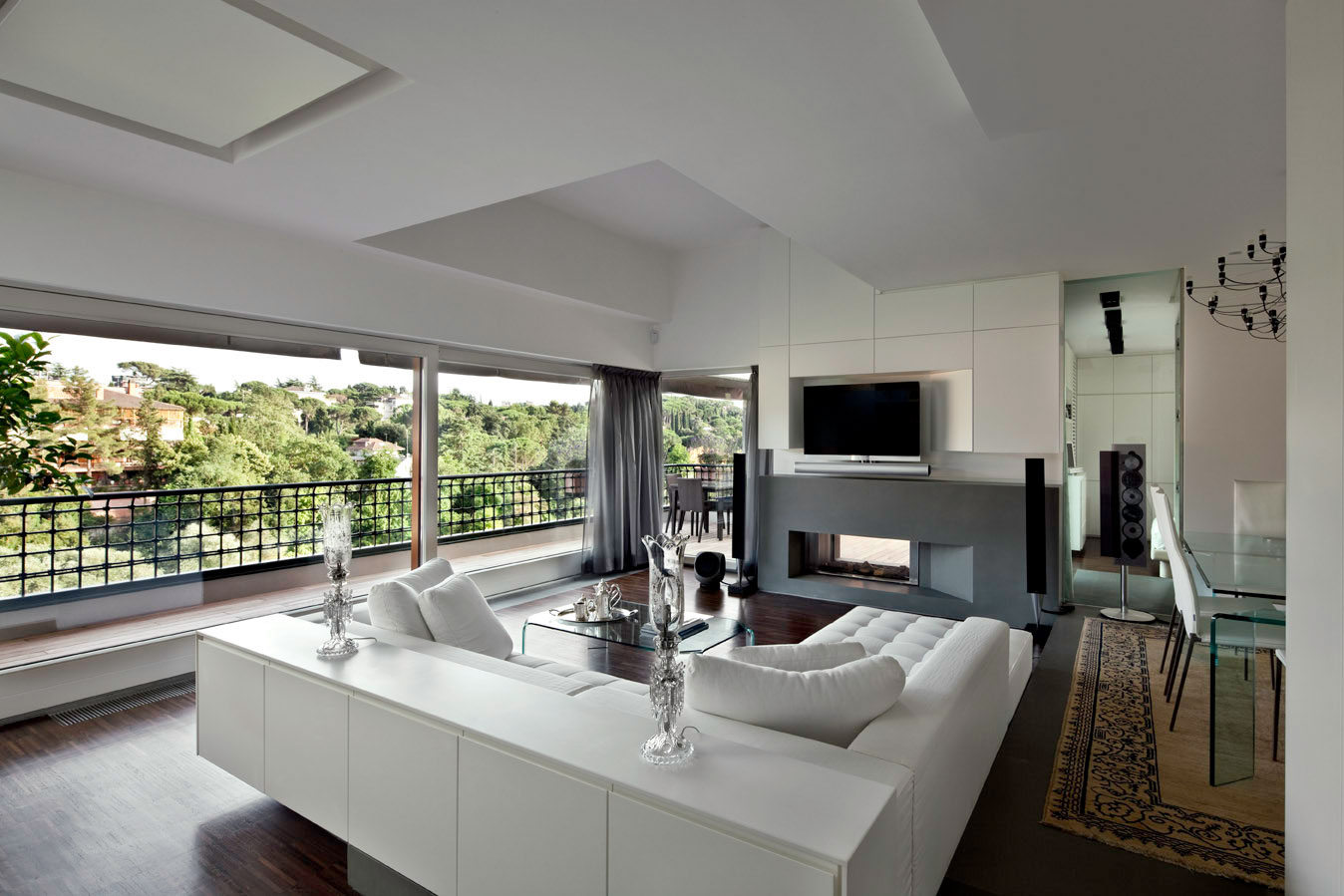 A Spacious and Bright Vertical Home That Opens to the Sky in Rome, Italy by Westway Architects (1)