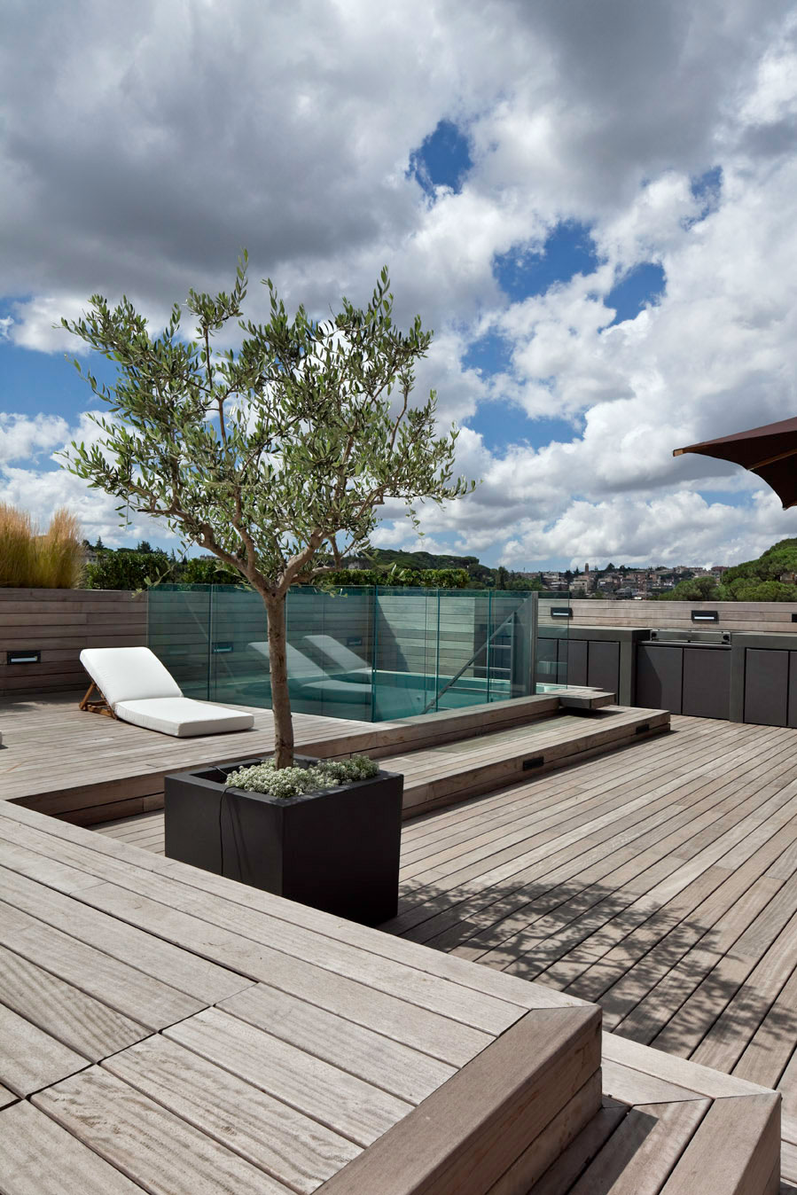A Spacious and Bright Vertical Home That Opens to the Sky in Rome, Italy by Westway Architects (14)