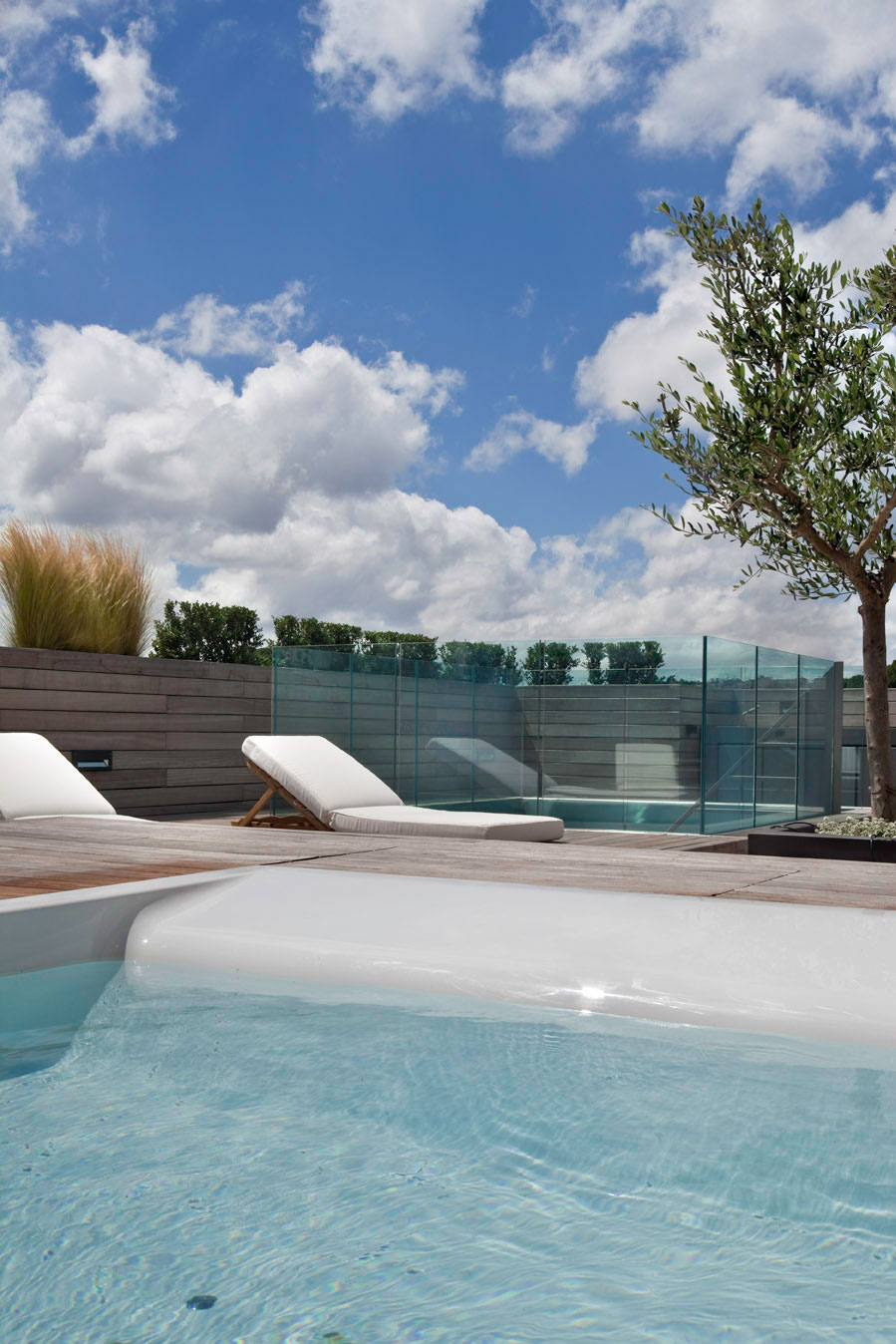 A Spacious and Bright Vertical Home That Opens to the Sky in Rome, Italy by Westway Architects (15)