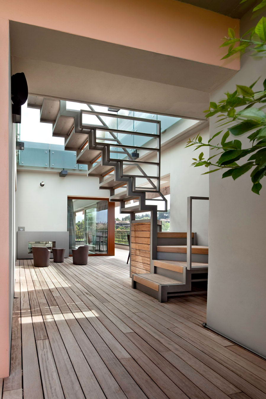 A Spacious and Bright Vertical Home That Opens to the Sky in Rome, Italy by Westway Architects (8)