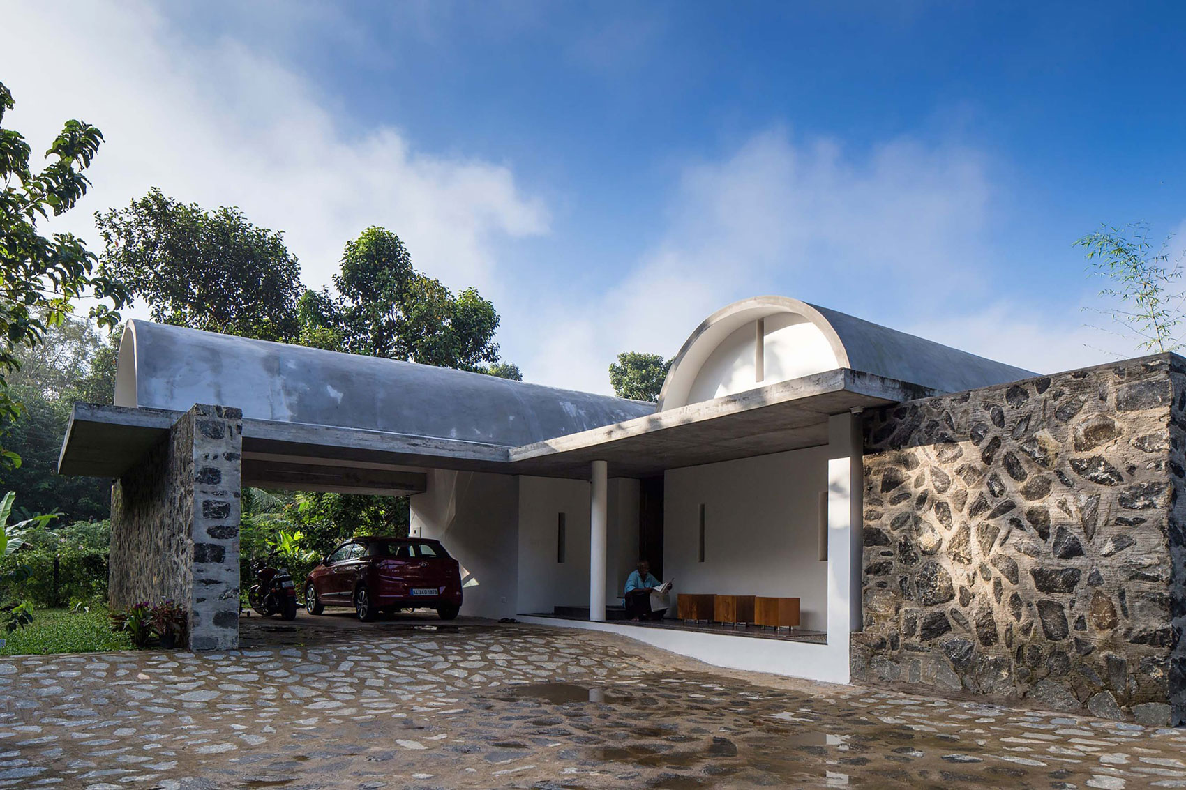 A Spacious and Comfortable Family Home for a Family of Six in Kerala, India by LIJO (1)