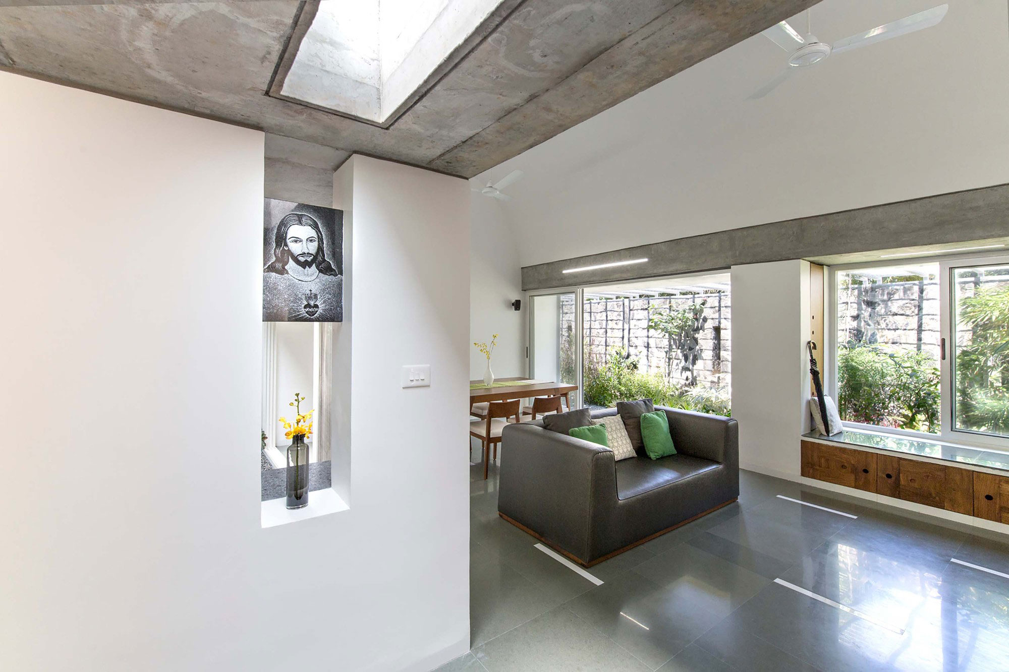 A Spacious and Comfortable Family Home for a Family of Six in Kerala, India by LIJO (10)